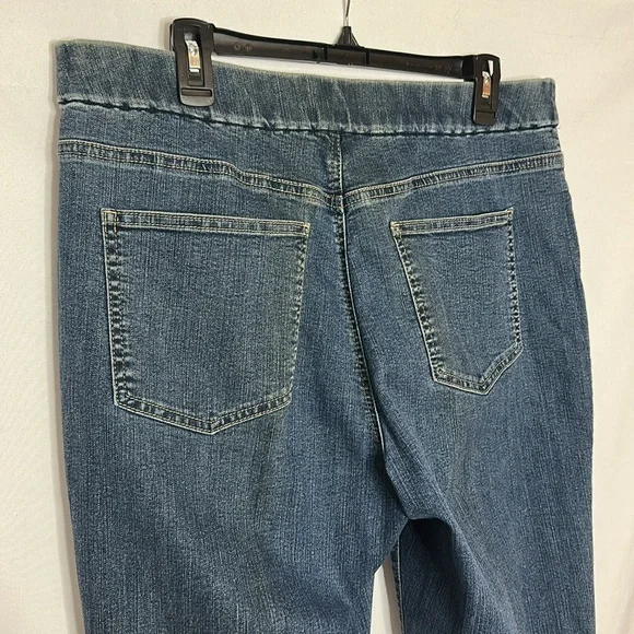 Lee Women’s Denim Capris - Picture 5 of 7